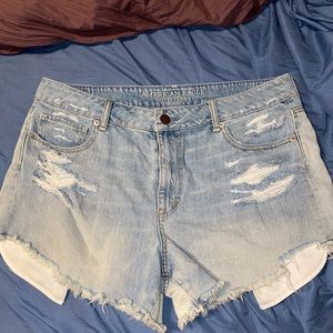Light wash AEO shorts